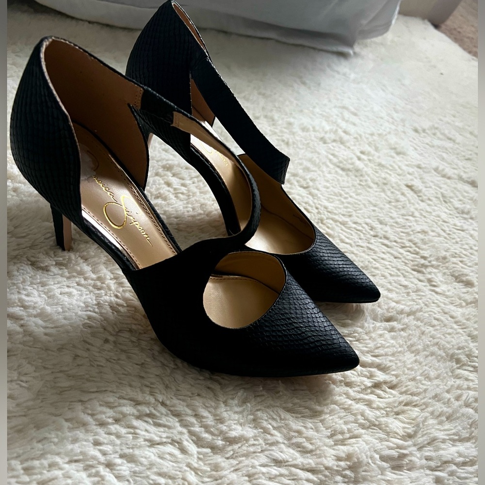 Jessica Simpson. Size 7 1/2. Black snake skin texture. Lightly worn.